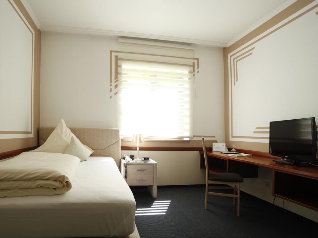 Hotel Garni Zum Gockl ウンターフェーリング エクステリア 写真